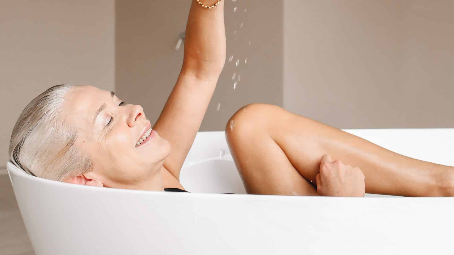 Baignoire à porte pour personnes âgées : le meilleur moyen d'assurer sécurité et autonomie
