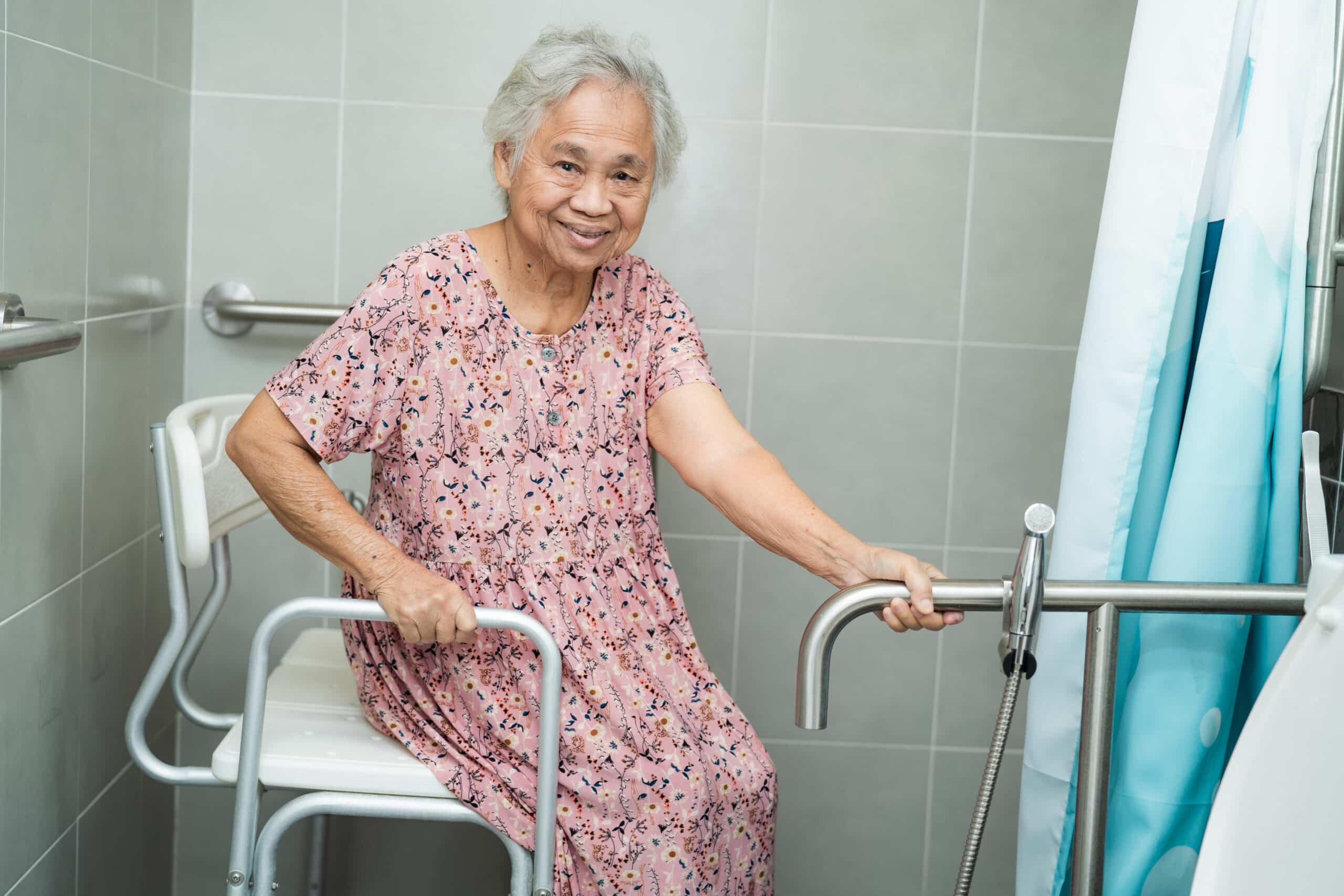 Rénovation de douche pour seniors : avis et conseils