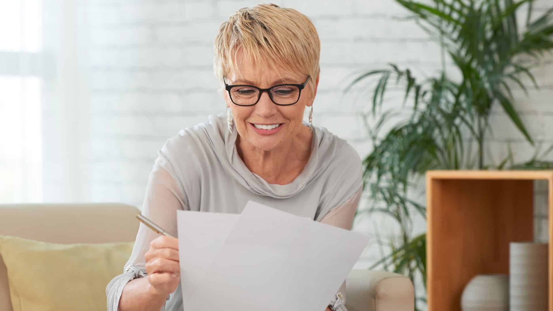 'Bien vieillir chez soi : Les clés pour créer un espace de vie adapté et stimulant pour les seniors'