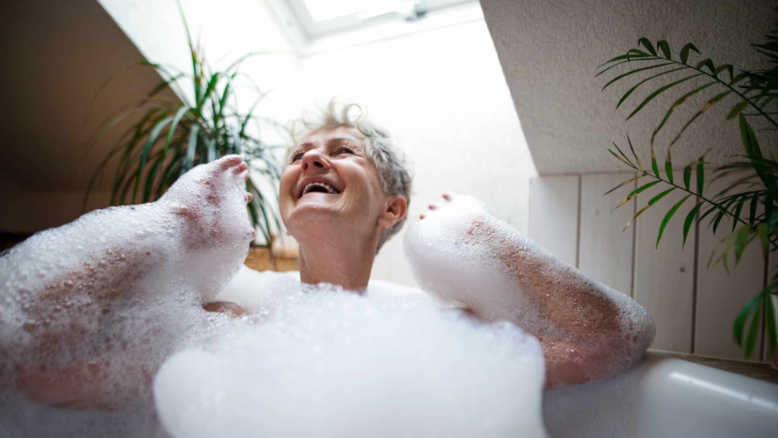 Comment choisir la baignoire à porte Leroy Merlin qui vous correspond ?