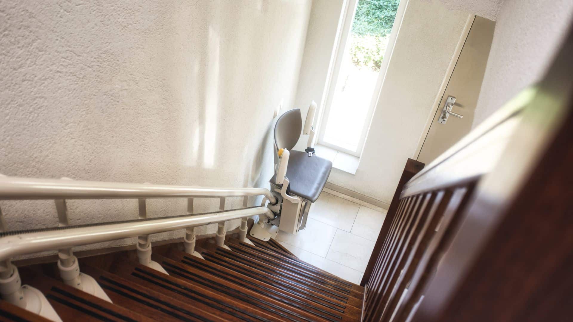 Autonomie d'un monte-escalier électrique et budget à prévoir