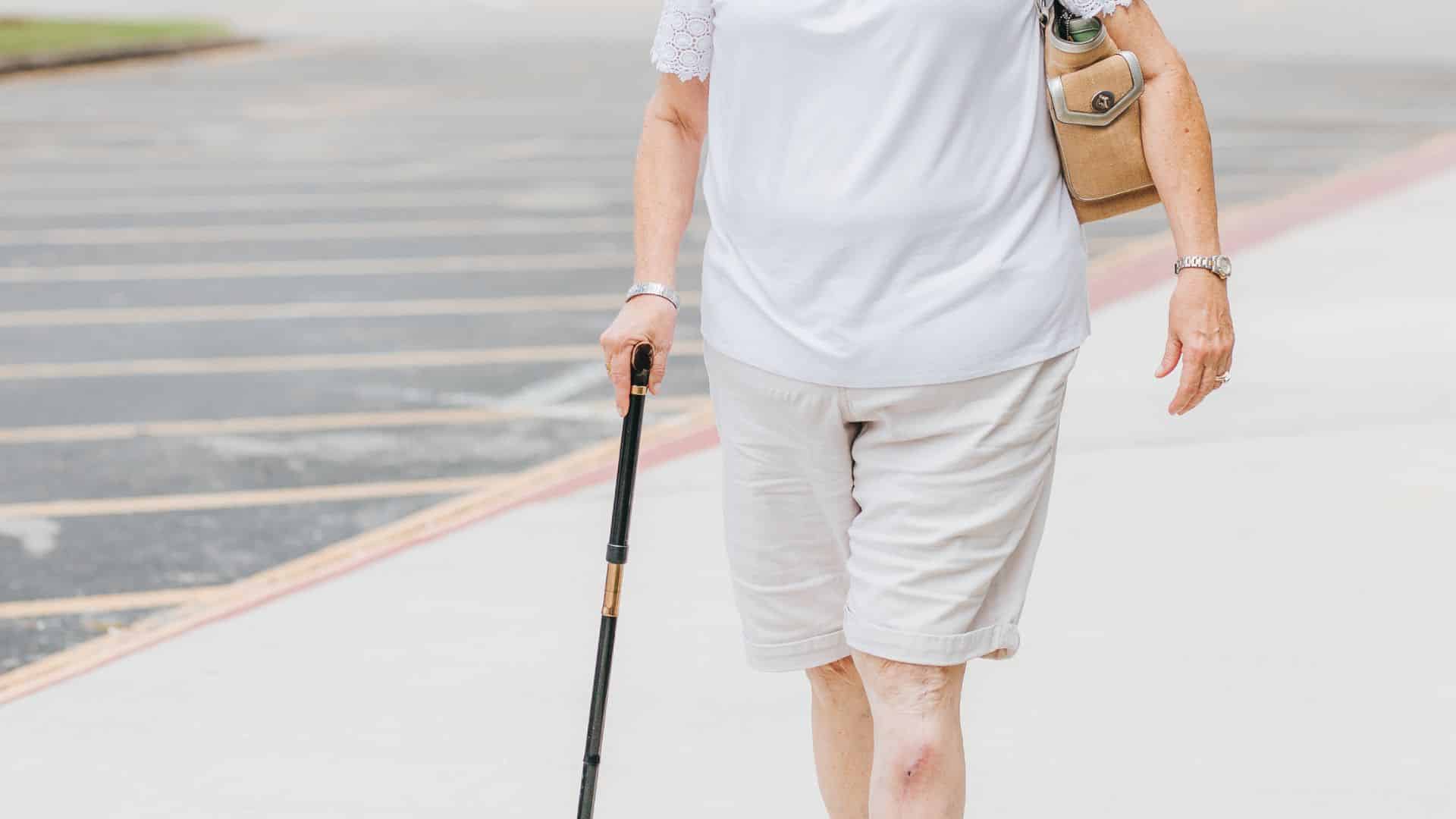 Comment choisir la canne de marche idéale pour les seniors ?