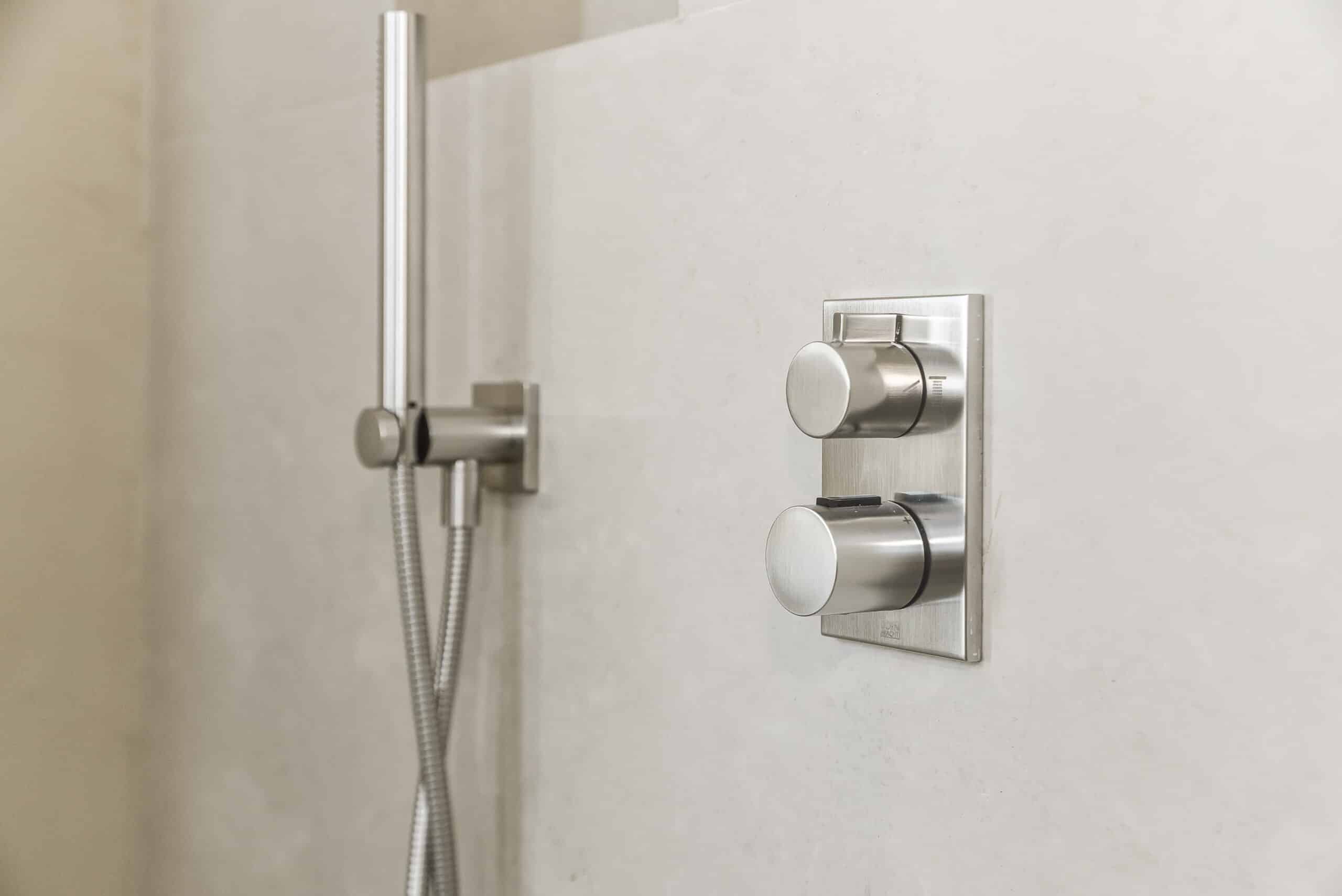 Quelle hauteur choisir pour un mitigeur de douche italienne ?