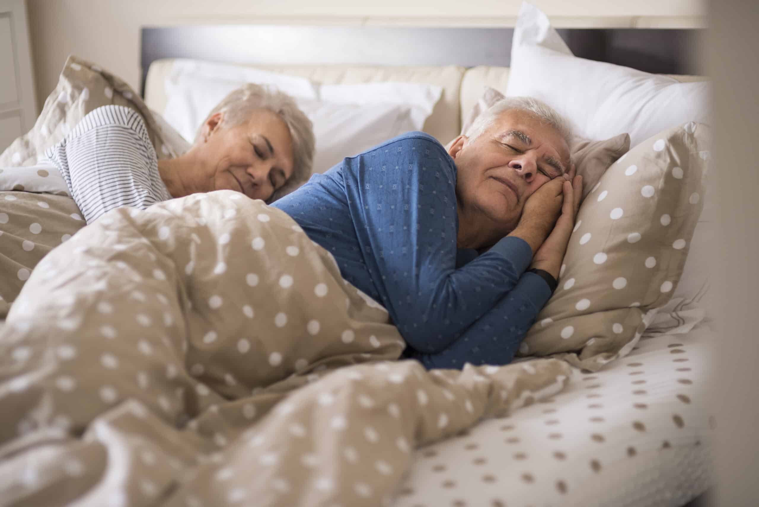 5 astuces pour aménager une chambre de senior alliant confort et praticité
