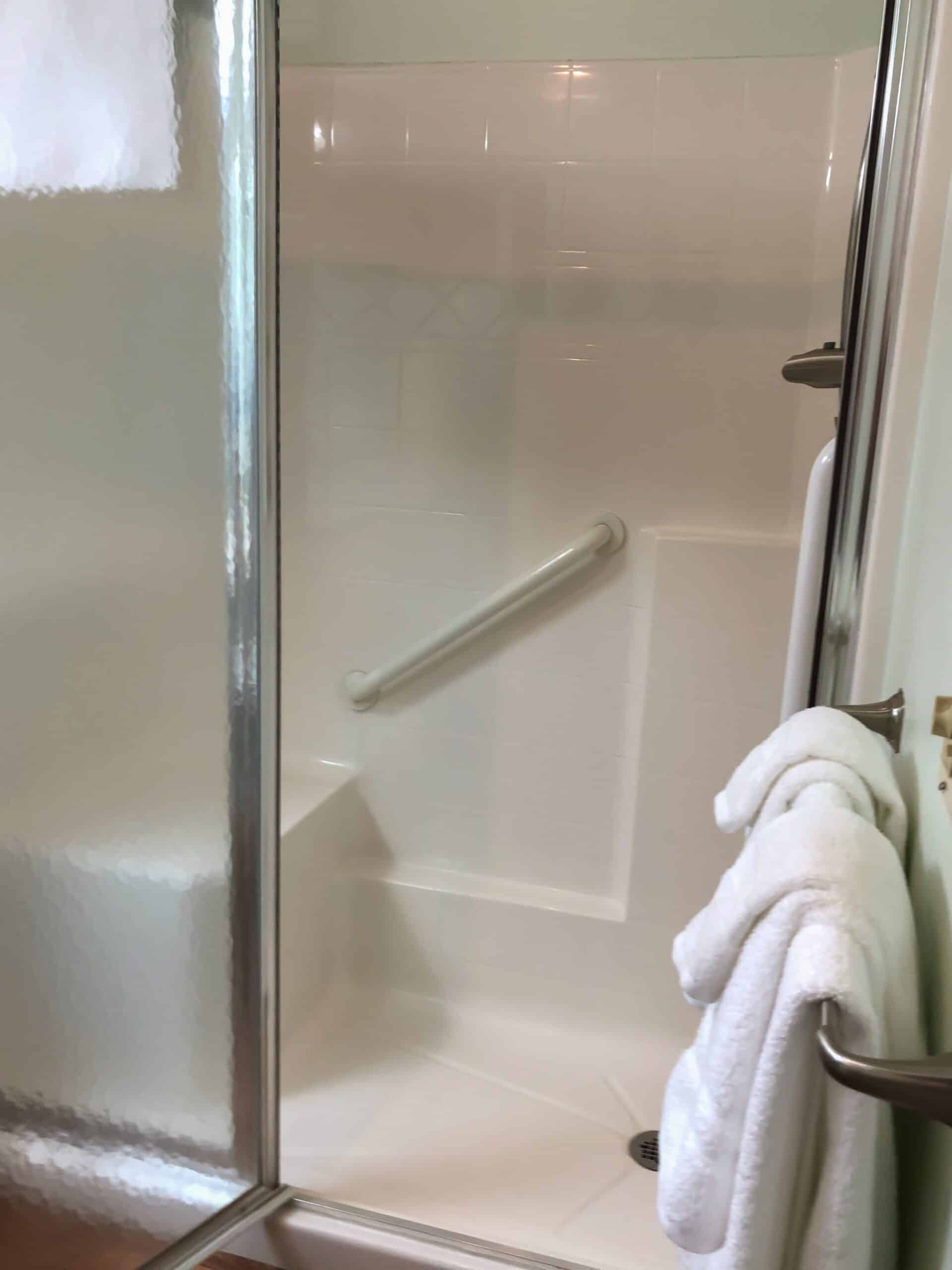 Les avantages de la douche italienne pour les seniors