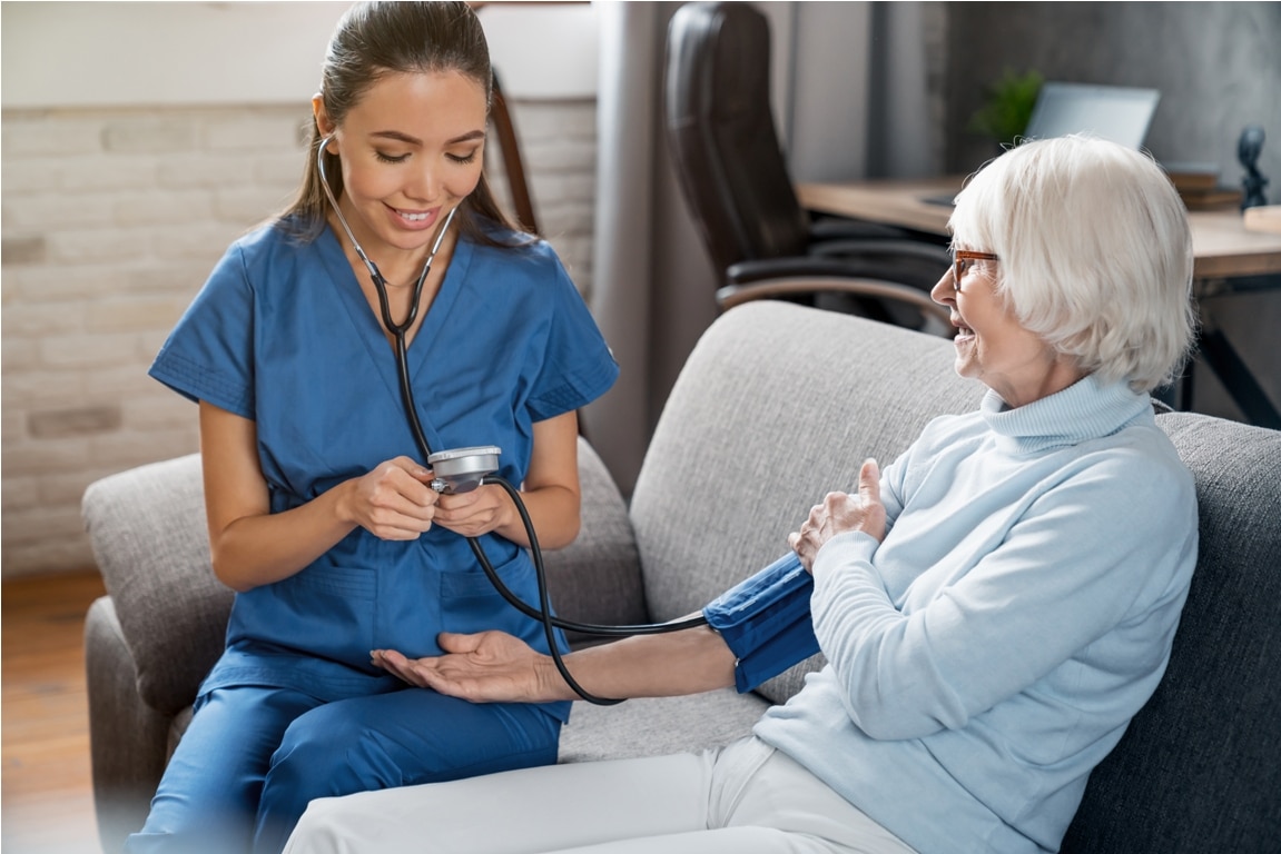 Comment bien choisir sa mutuelle santé senior en fonction de ses besoins
