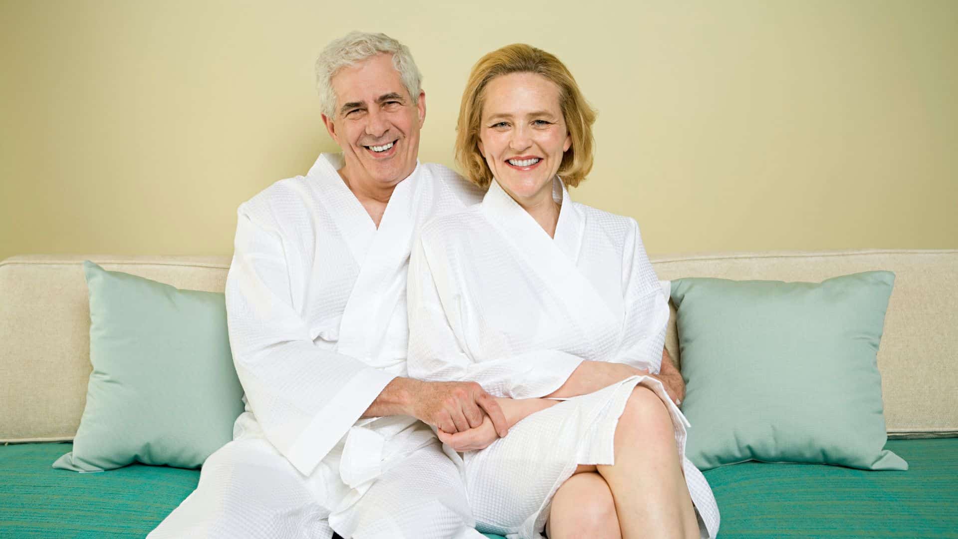 Les matières idéales pour un sommeil paisible et une détente optimale après 60 ans