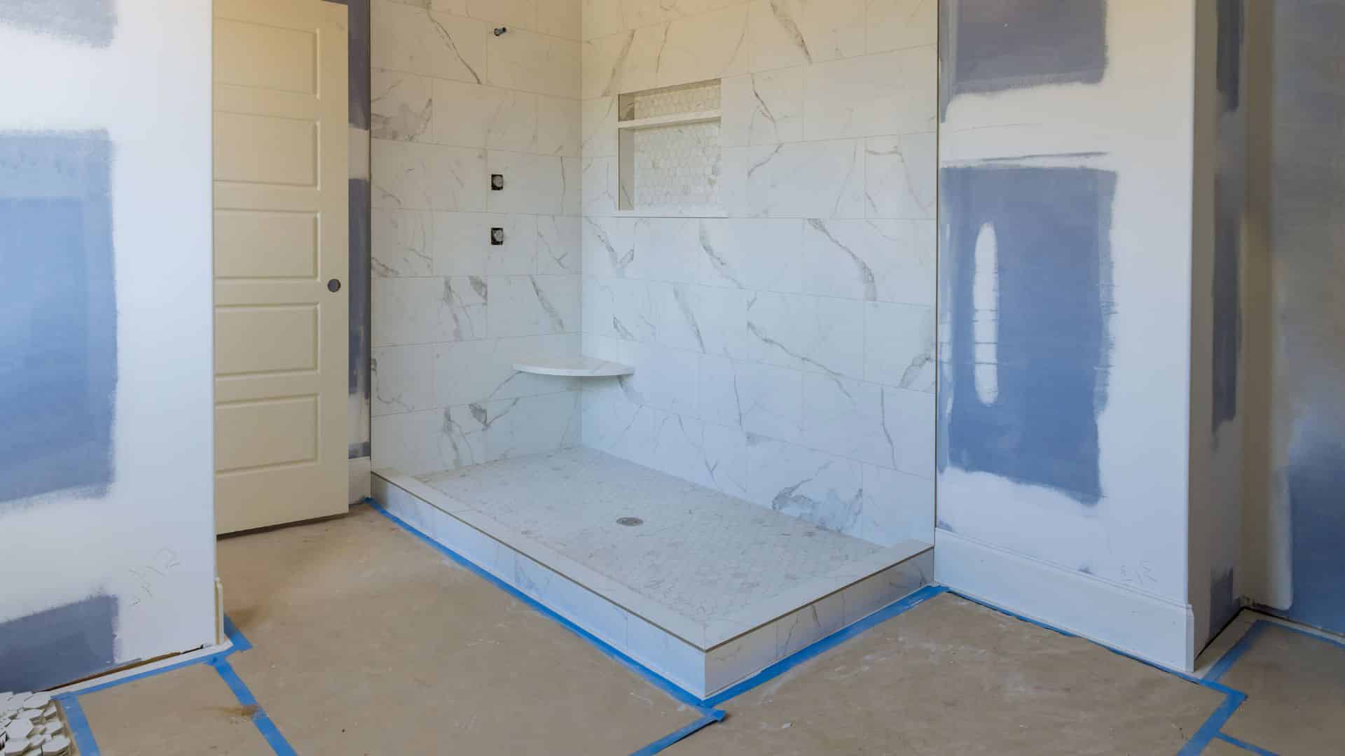 Guide de sélection : matériaux pour rénovation de salle de bain