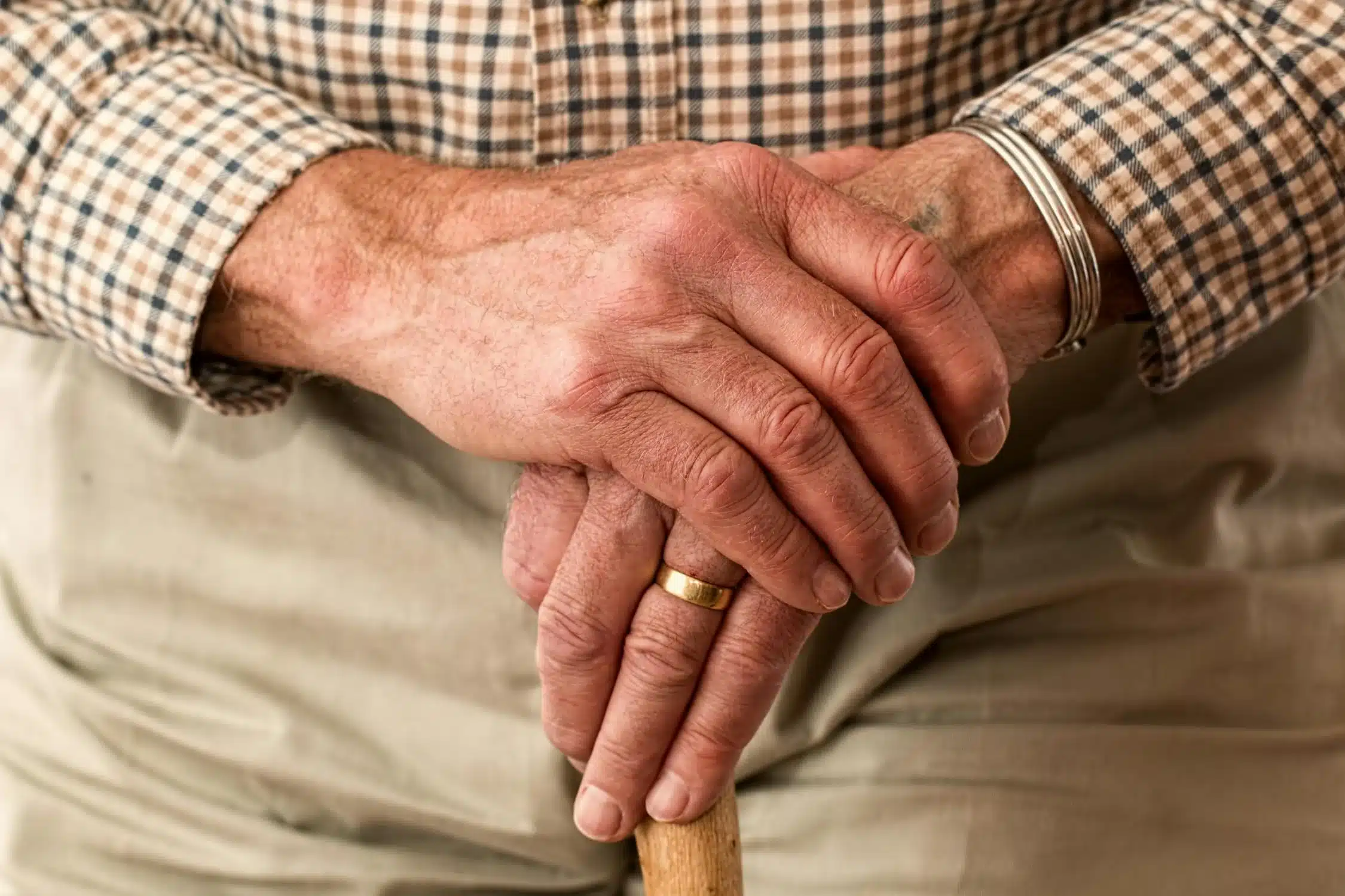 Senior malentendant : aménager son domicile pour contrer la presbyacousie