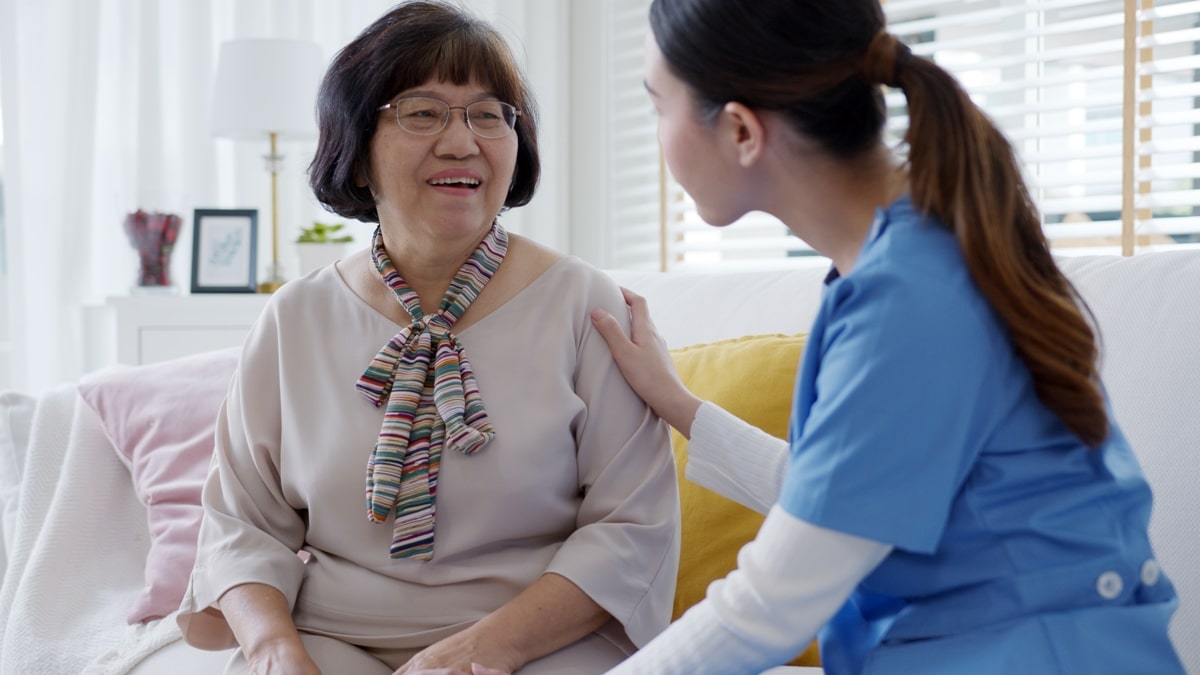 Services pour les seniors : une dame de compagnie à votre service