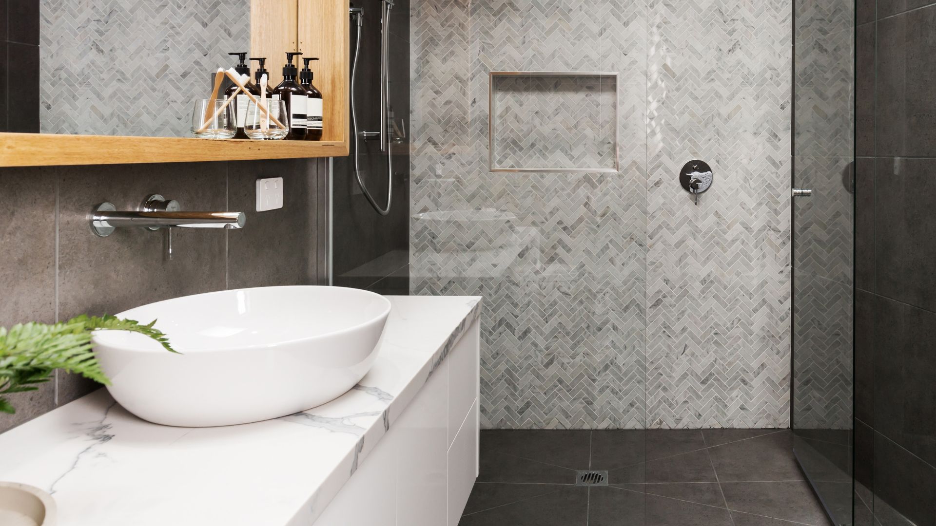 Douches pour seniors : comment allier design moderne et fonctionnalité