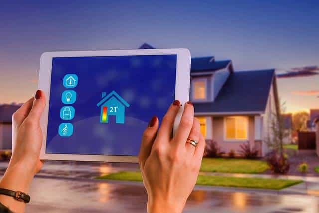 Connectivité et chauffage : l'intégration des poêles à granulés dans la maison intelligente