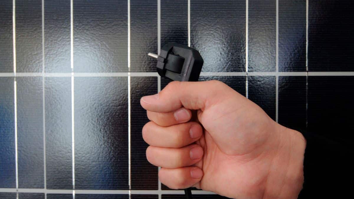 Réglementation des panneaux solaires plug-and-play en France