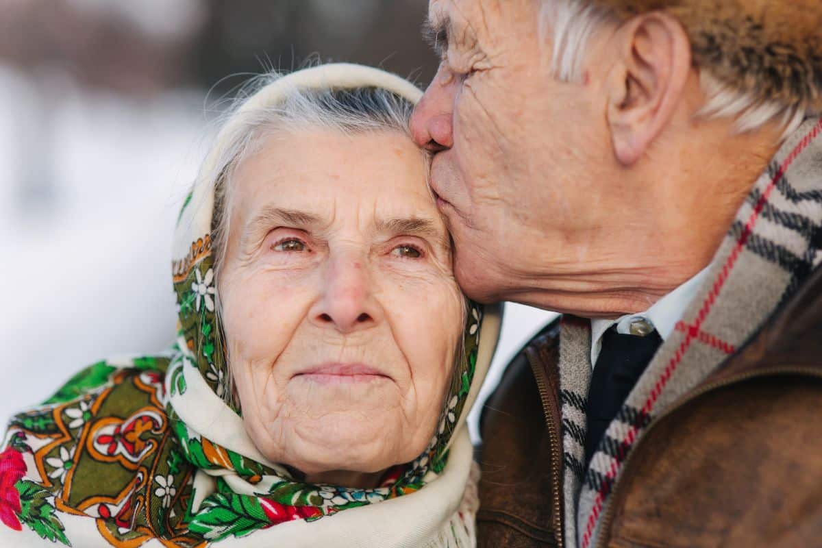 Ce couple de 81 ans vit seul depuis des années : voici leurs idées ingénieuses pour un logement plus sûr qui bluffent même les pros