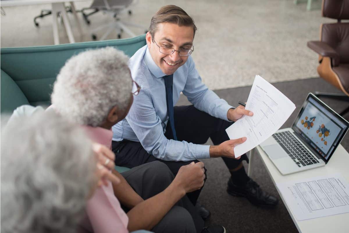 Ces retraités profitent d’une vieille loi toujours active pour écraser leurs impôts, même avec une pension élevée