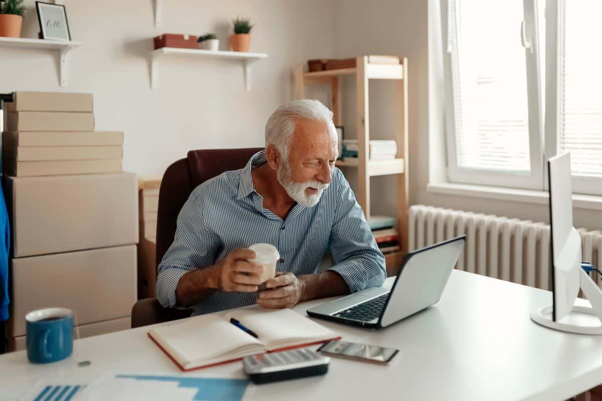 Trouver un job après 50 ans : cette démarche discrète augmente fortement vos chances d’embauche, même sans diplôme