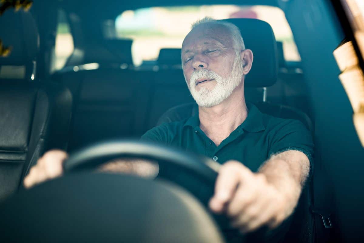 Conduite des seniors : si vous remarquez ces signes, il est peut-être temps de rendre les clés