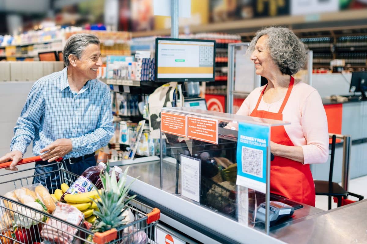 Elle a 72 ans et gagne jusqu’à 60€ par mois en faisant ses courses comme d’habitude, voici comment elle s’y prend