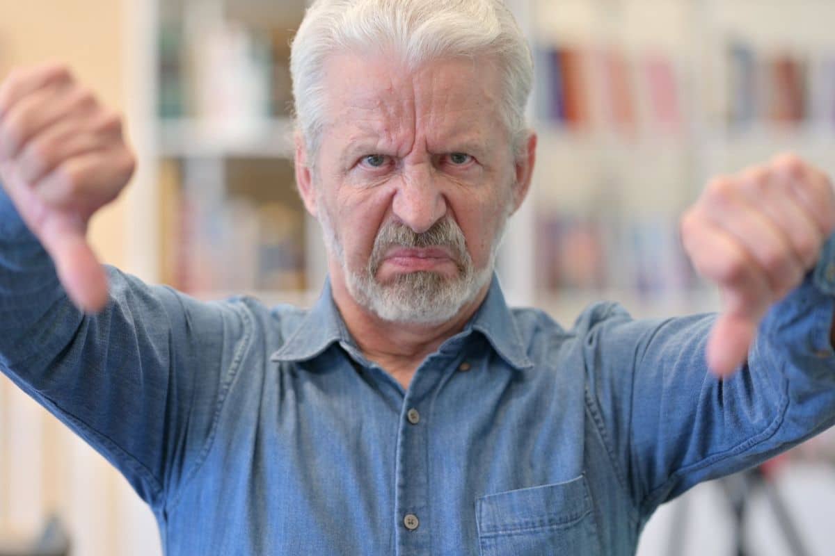 Retraités modestes : pourquoi le report de la revalorisation des pensions est une catastrophe pour leur pouvoir d’achat