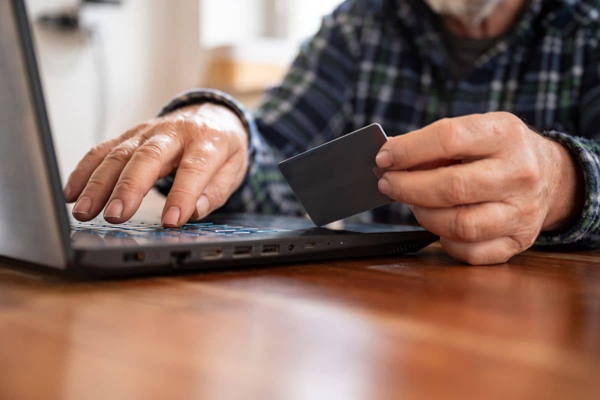 À la retraite, il place 500 000€ dans une SCPI sur une banque en ligne et découvre trop tard que tout était faux