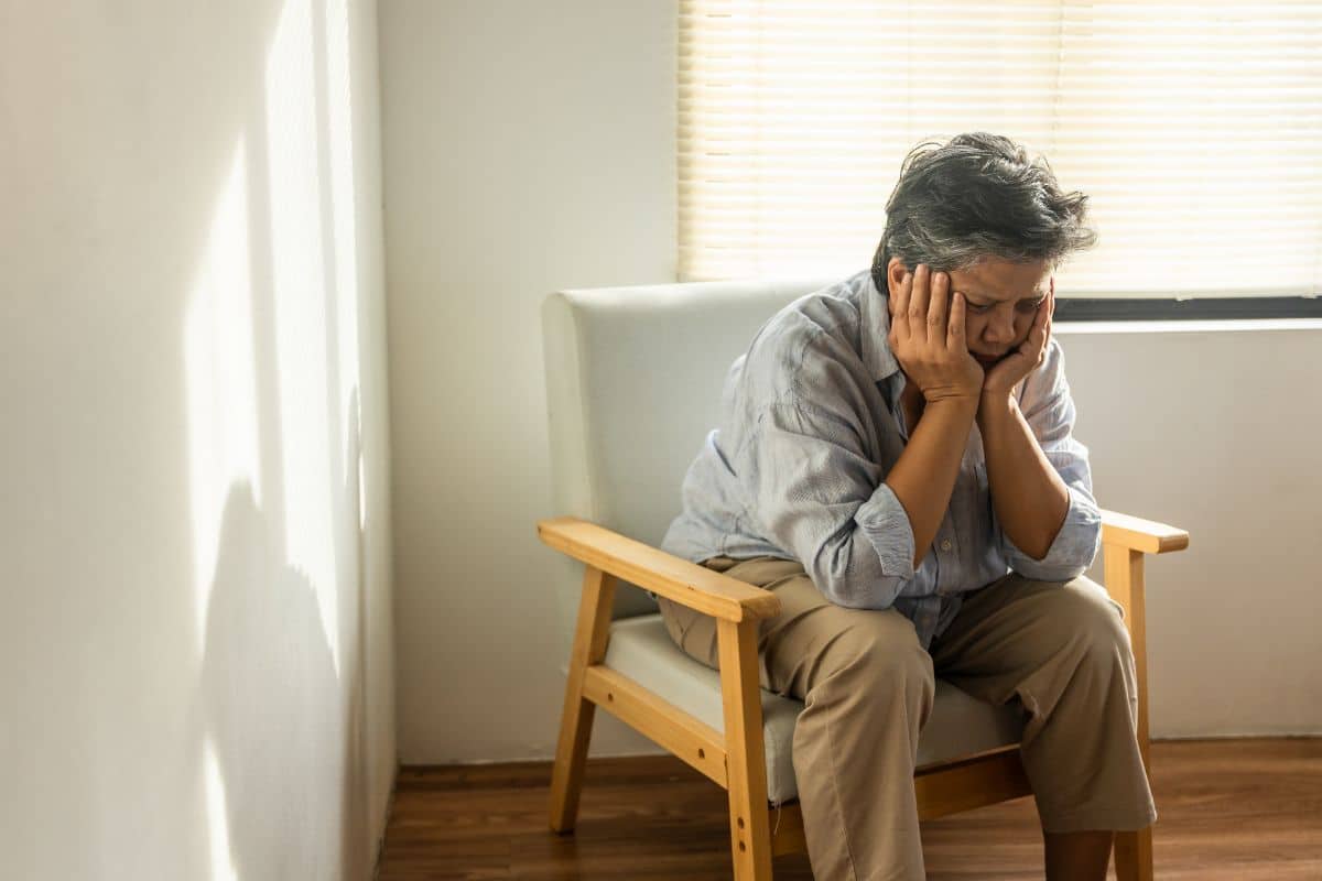 Quand la tristesse devient un signal d’alarme : comprendre la déprime chez les plus de 60 ans