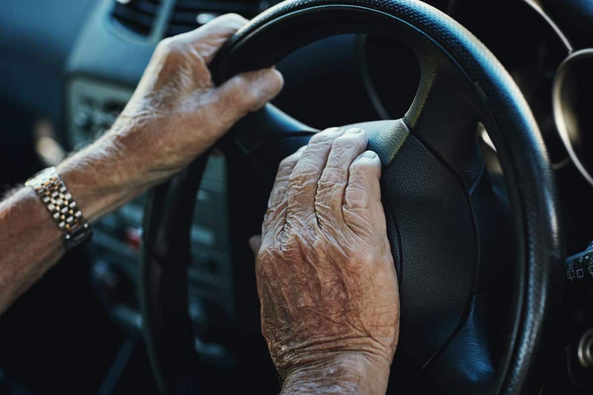 Permis à vie, fin du mythe ? Ce que l’Union européenne envisage pour les conducteurs âgés