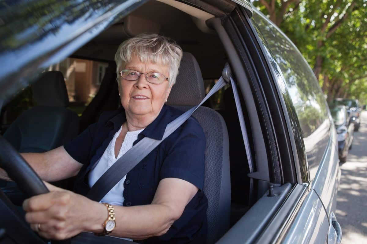 Sans voiture, tout s’arrête… sauf l’ingéniosité des seniors ! Vous allez adorer leurs solutions inattendues
