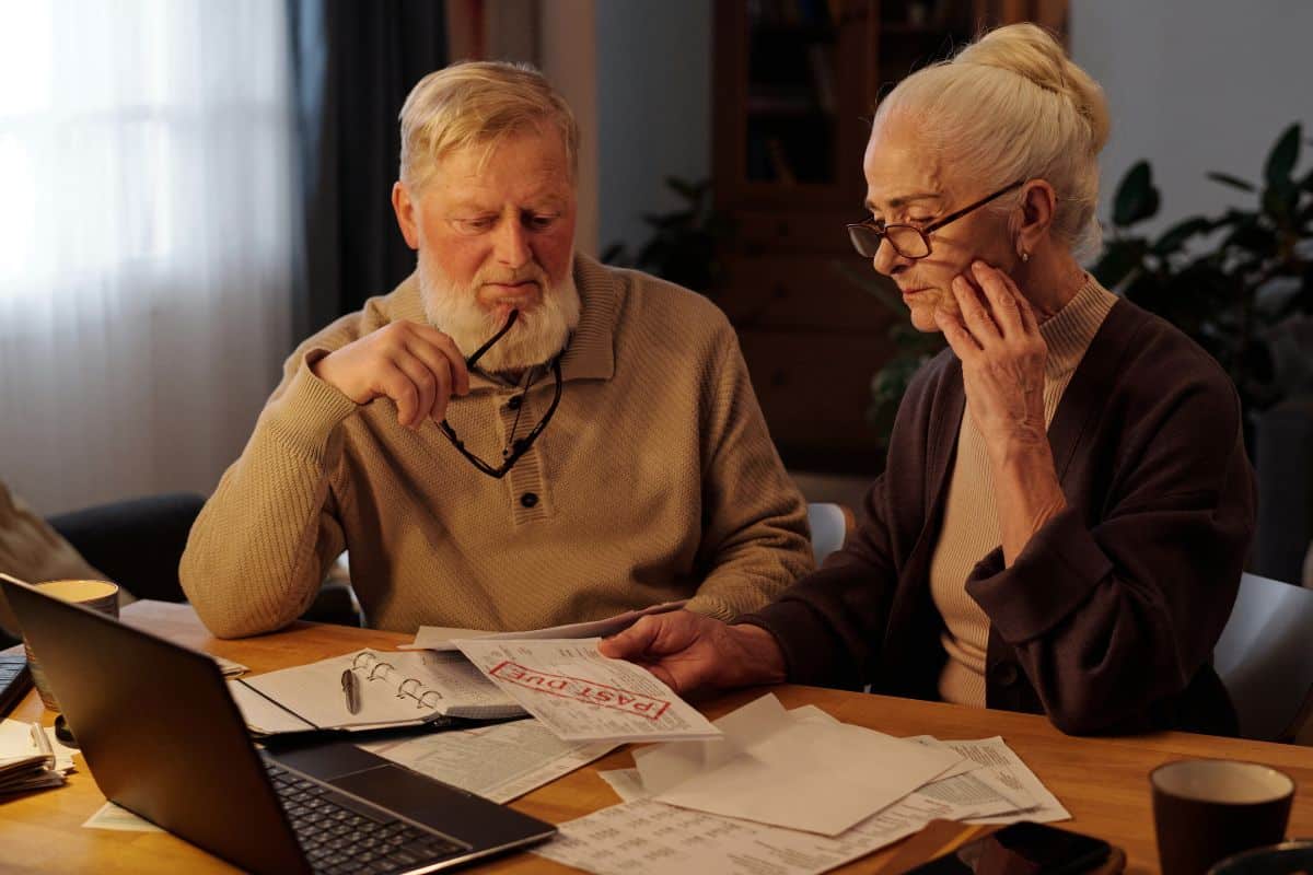Indépendants, alerte rouge : cette erreur minuscule sur votre relevé de carrière peut faire fondre votre pension comme neige en 2026