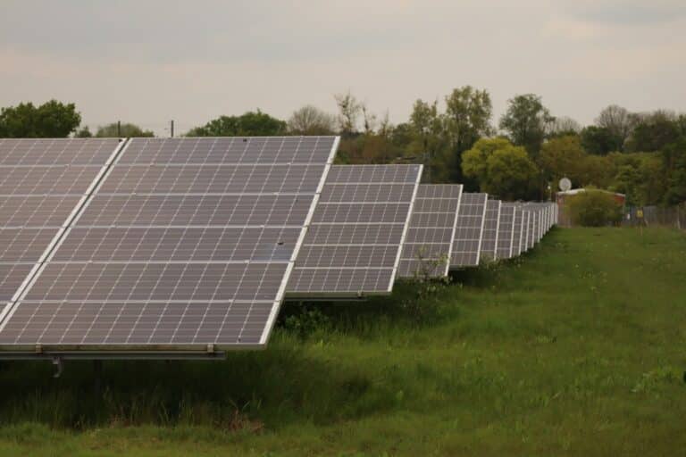 solar panels in a row 2022 10 31 21 41 18 utc