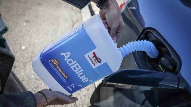 non, l’adblue n’est pas un désherbant écologique ce liquide est conçu pour les moteurs, pas pour vos plantes