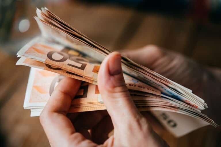 retraités détournent aides sociales