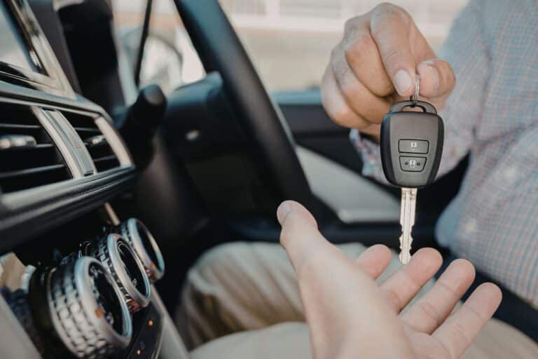 senior refuser voiture location cause âge